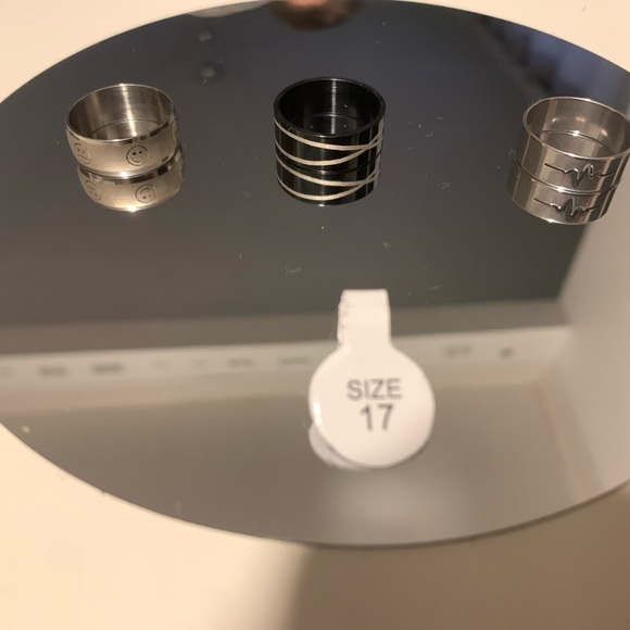 High Quality Engraved Ring Set - Picture 5 of 6